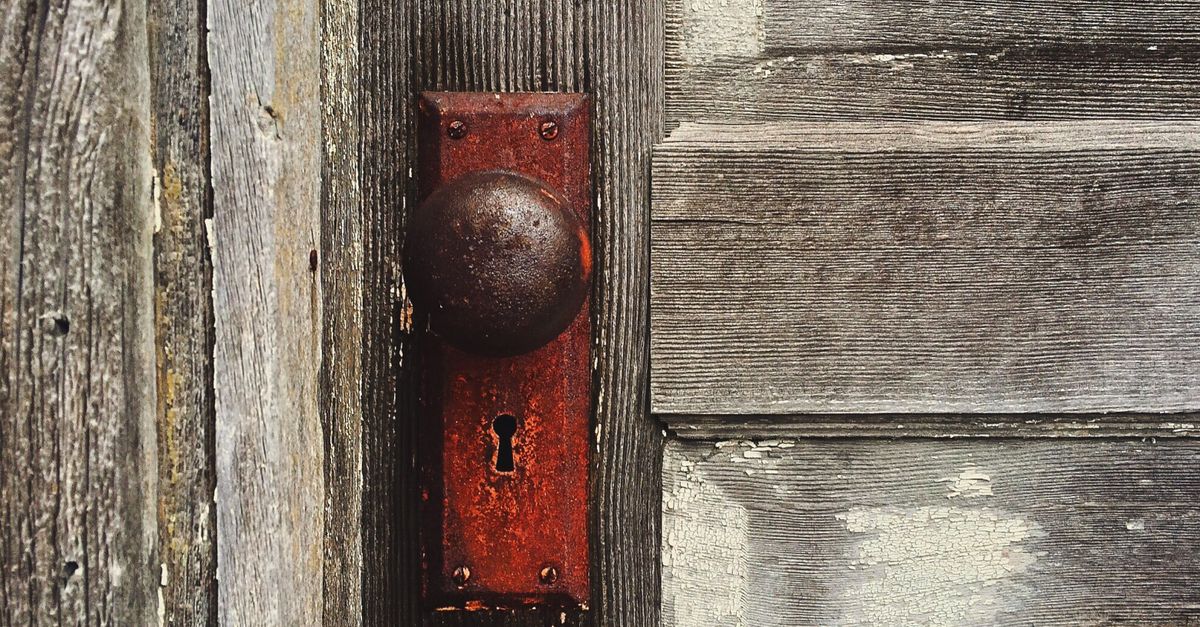 Why Your Door Knob Lock Keeps Loosening — and When to Replace It — Inwood Locksmith